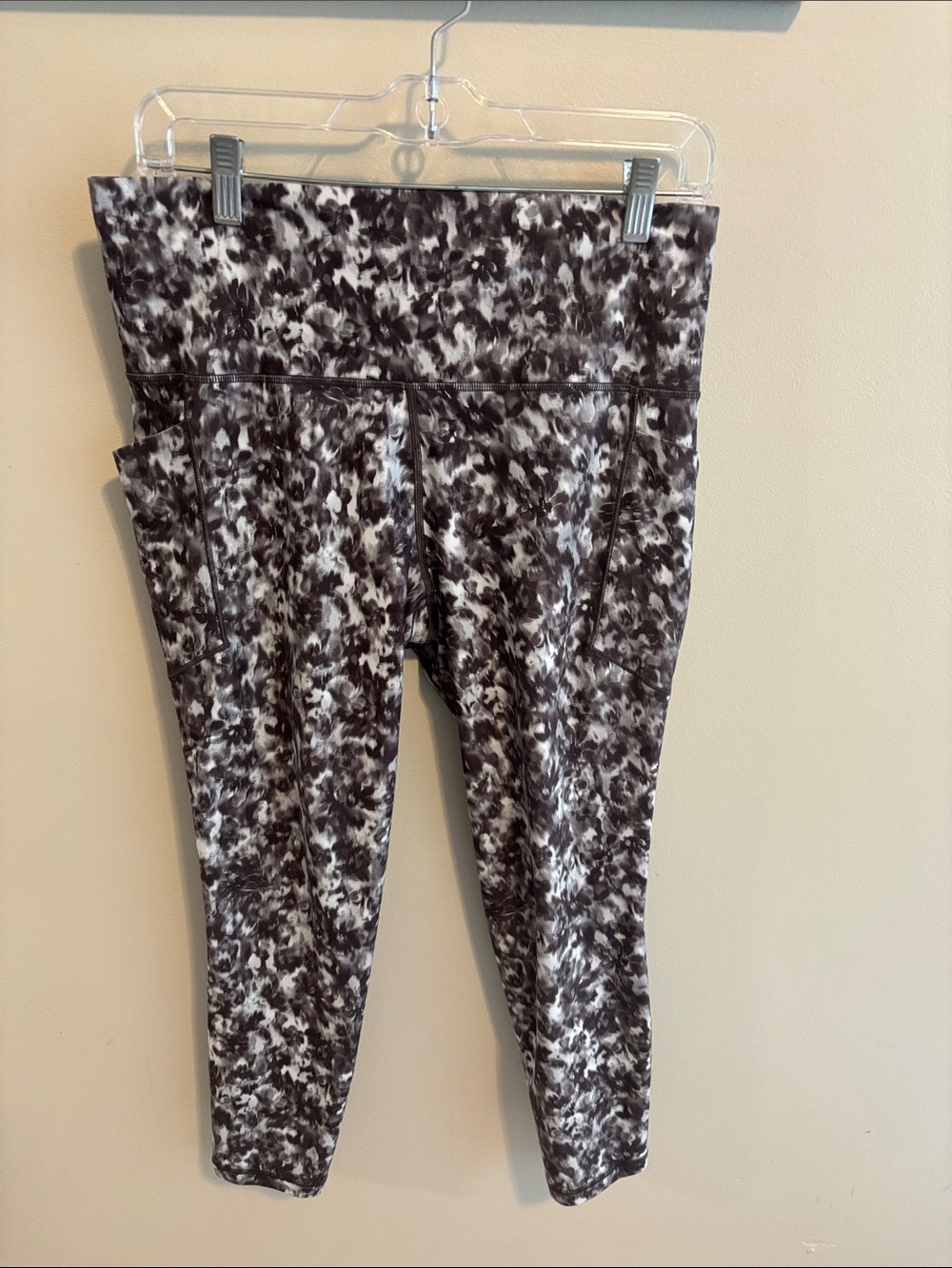 Athleta Salutation Stash 7/8 Tight Leggings Gray Black High Rise Pockets Large